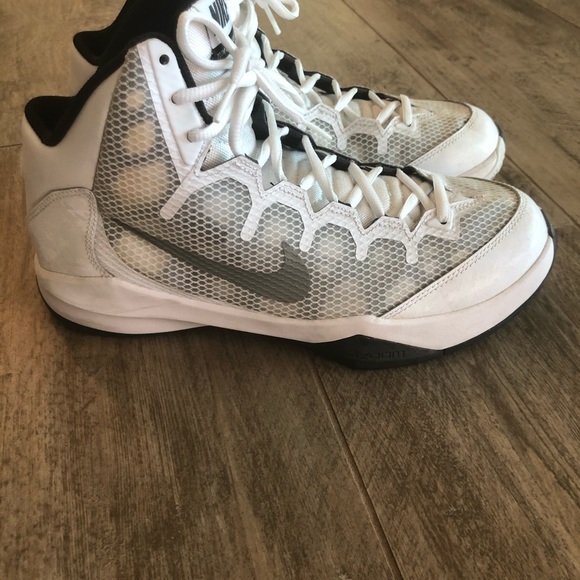 Nike’s - Picture 2 of 5